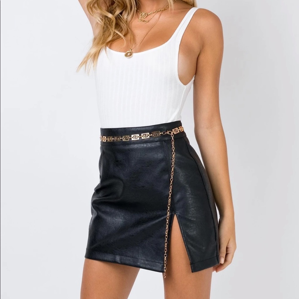 The Rizzo Mini Skirt Black
